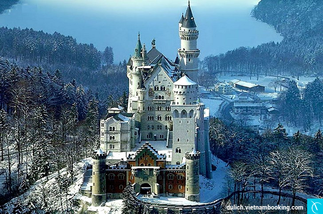 Top 10 lâu đài đẹp nhất Châu Âu