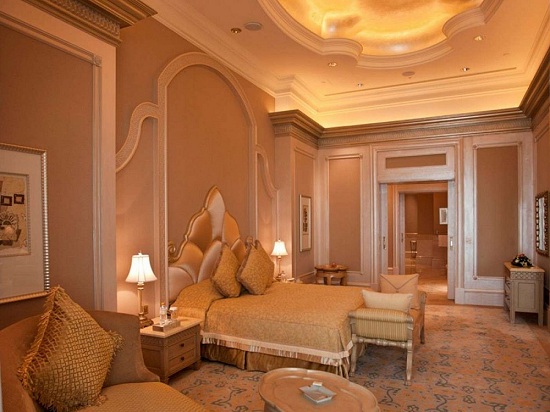 2,7 tỉ ra đi chỉ sau một đêm tại khách sạn 8 sao ở Dubai
