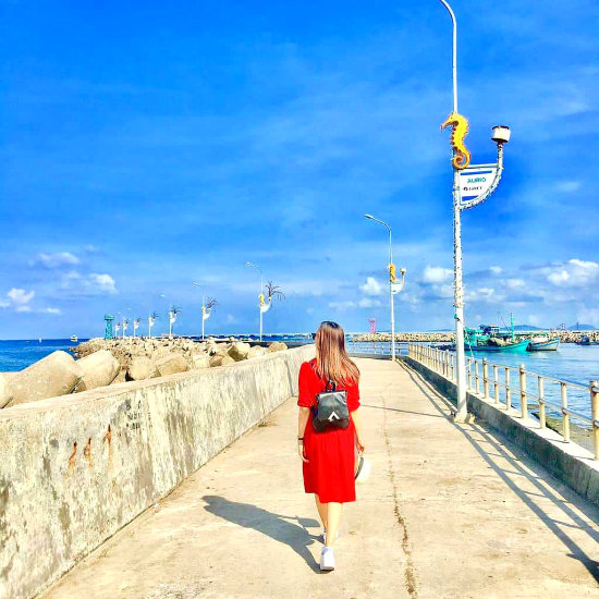 Nếu bạn đam mê bãi biển và thiên nhiên hoang sơ, Phú Quốc chắc chắn là điểm đến hoàn hảo cho bạn. Hãy xem hình ảnh và cảm nhận được vẻ đẹp thơ mộng của những bãi biển trong suốt tour du lịch tại Phú Quốc.