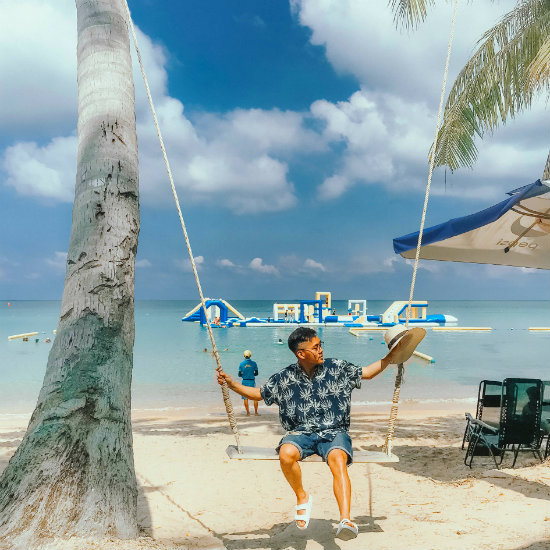 Phú Quốc - Tìm hiểu về ngôi đảo ngọc Phú Quốc, cách Hà Nội hơn 1800 km, với bãi biển trắng tinh, nước biển trong vắt và rất nhiều hoạt động giải trí. Điện ảnh, nghệ thuật, kỹ nghệ sẽ mang đến những trải nghiệm độc đáo cho du khách trong chuyến đi đến Phú Quốc.