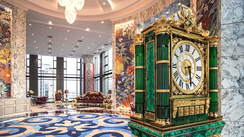 Khách sạn hiện đại với tiêu chuẩn 7 sao - sự lựa chọn của những người thành đạt và yêu thích trải nghiệm độc đáo. Hãy cùng thực hiện giấc mơ của mình tại khách sạn cao cấp nhất tại Việt Nam.