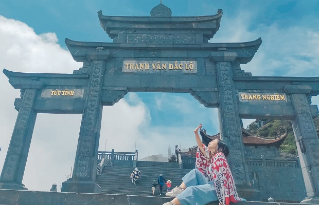 Tour Tết Hà Nội Đền Ông Hoàng Bảy Sapa 3N2Đ | Cầu may dịp Tết tại thị trấn trên mây