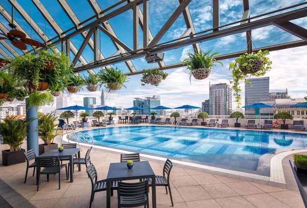 khách sạn Sofitel Plaza là khách sạn có hồ bơi ở sài gòn