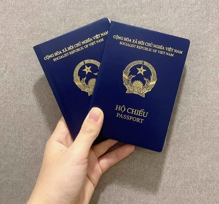Loại hộ chiếu Việt Nam phù hợp với từng nhu cầu là thông tin không thể bỏ qua. Chỉ cần một chiếc hộ chiếu đúng loại là bạn có thể tự tin khám phá thế giới và đón những trải nghiệm tuyệt vời. Hãy xem những hình ảnh liên quan để chọn được loại hộ chiếu phù hợp với bạn nhất.