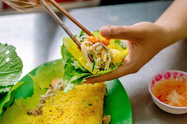 Ngoài những quán hải sản vỉa hè thông thường, còn có những loại hải sản khác được bày bán ở Nha Trang không?